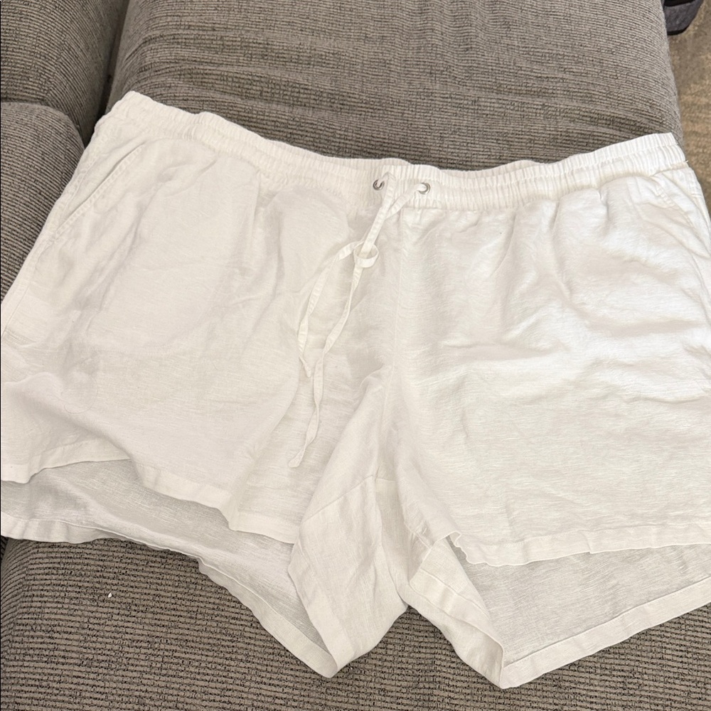 NWT White Casual Linen/Cotton Blend Elastic band, fixed string Shorts Plus 4x